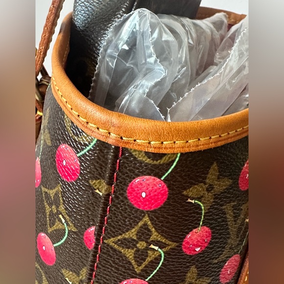 Vintage Louis Vuitton Limited Edition Cerises Bucket Bag with mini pouch - Picture 8 of 16